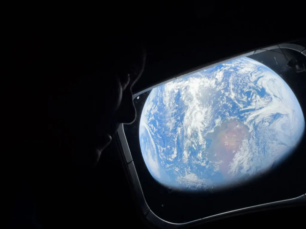 Artemis II - Le prime immagini spaziali scattate con iPhone 17 Pro Max a bordo di Orbit